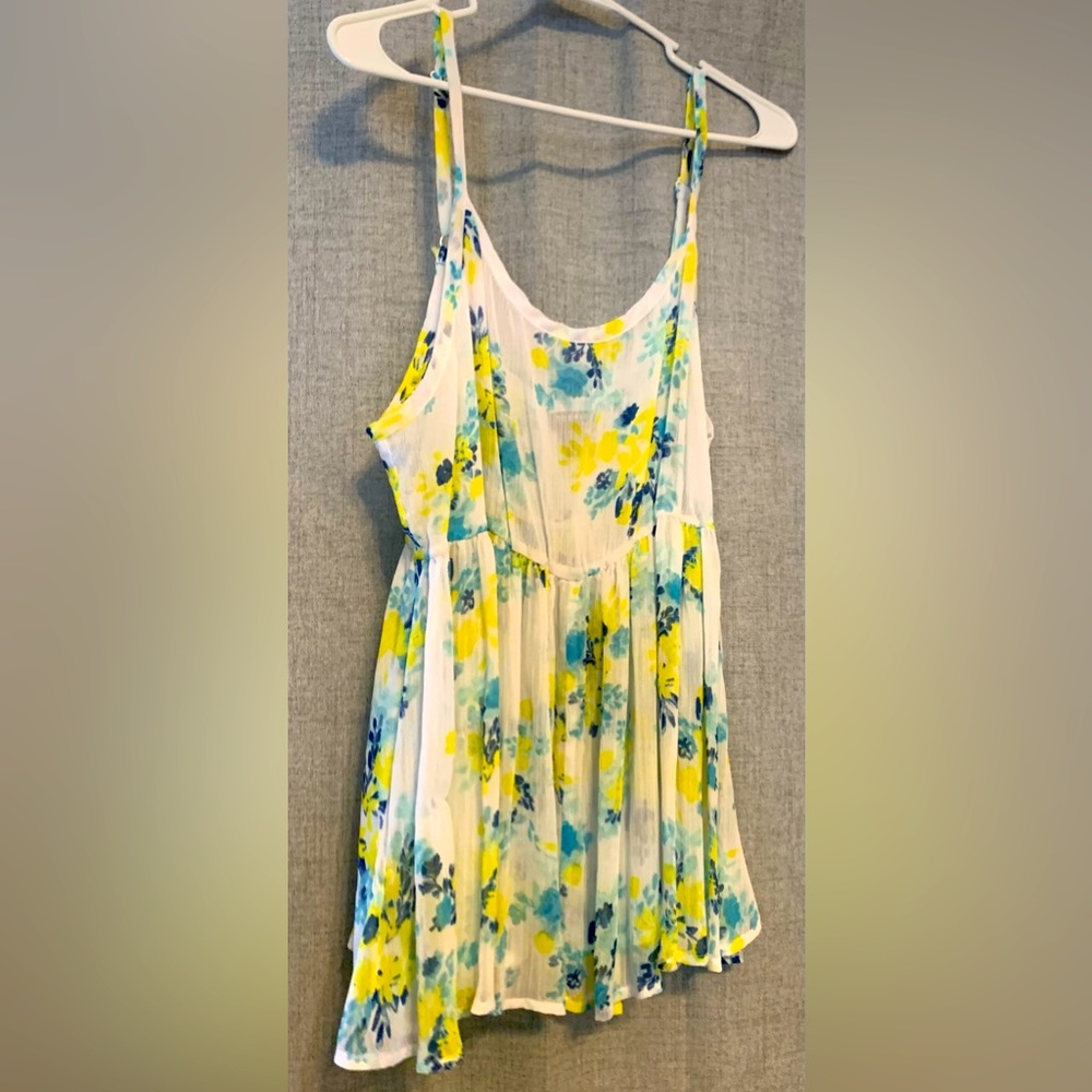 Women’s Cami Blouse, 2xl, “Great for layering” white w/yellow and blue floral